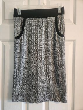 Textured Gray and Black Pencil Skirt with Pocket Trim